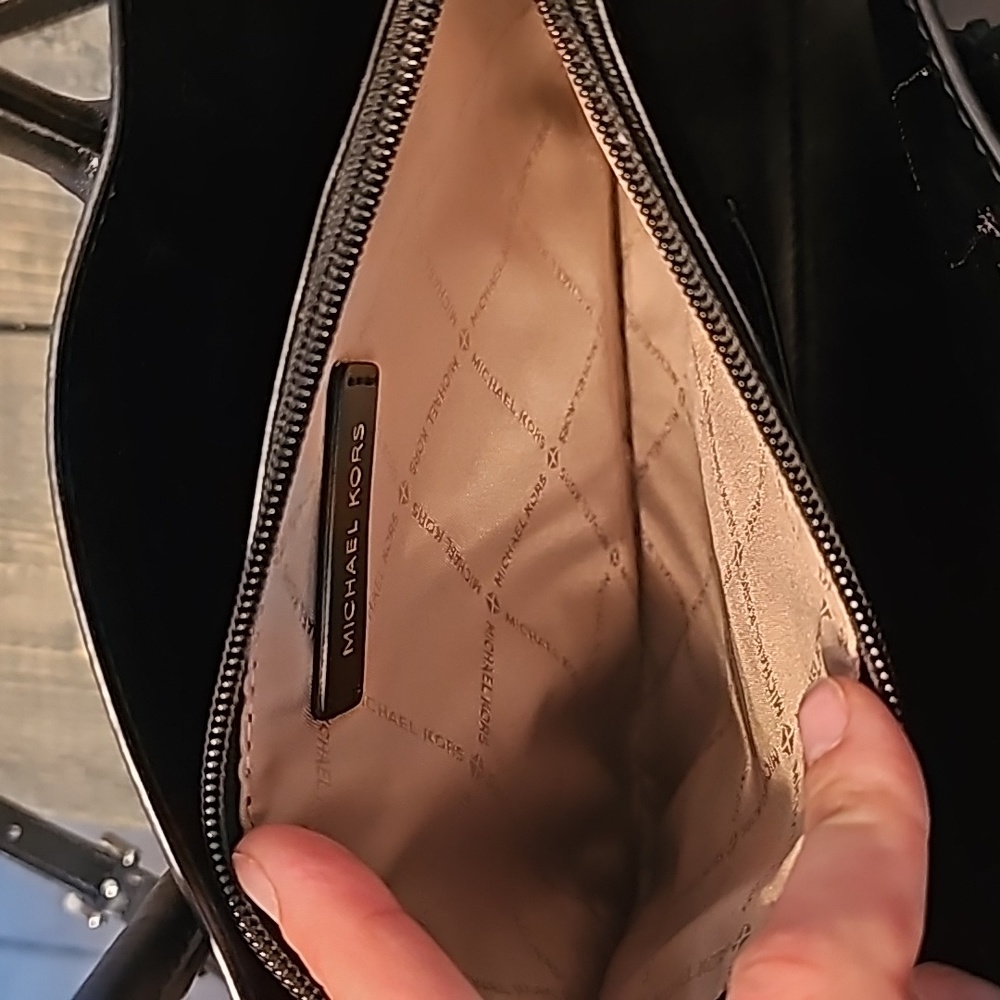 MK Michael Kors Hand Bag/Crossbody EUC - Picture 3 of 3